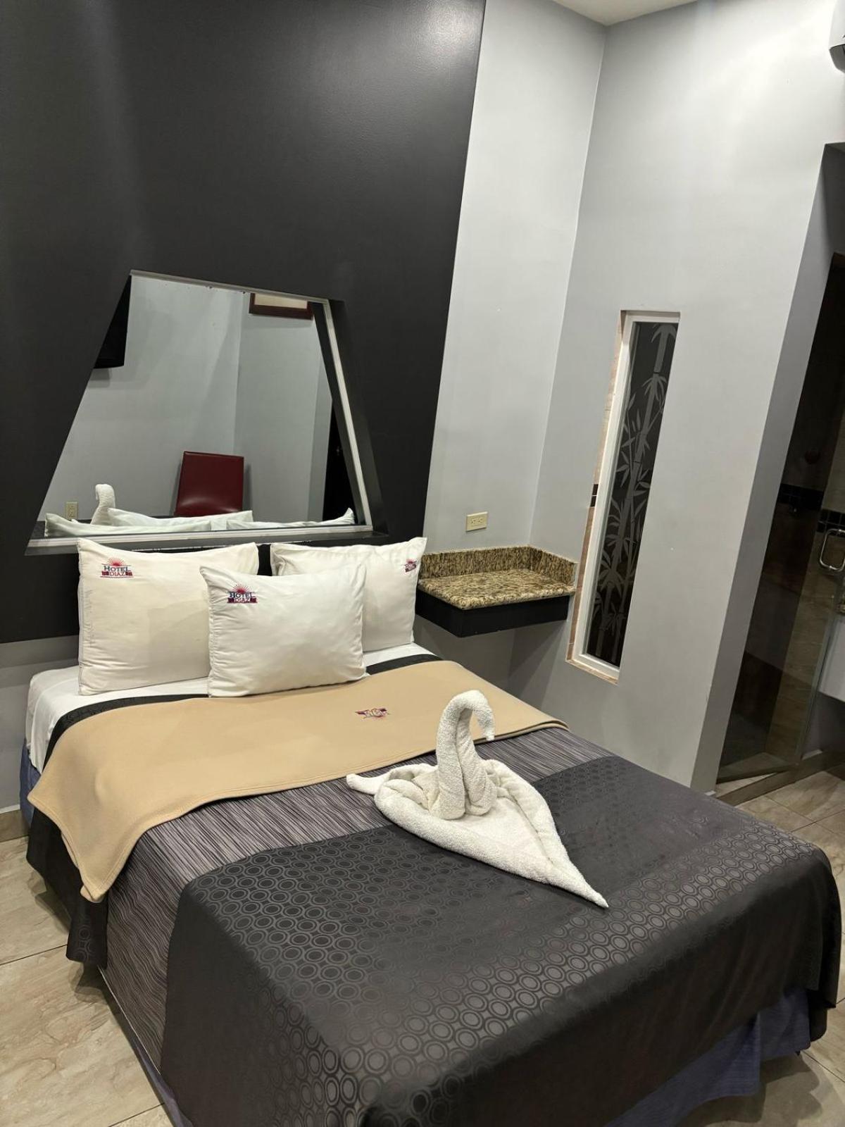 Hotel Diaz Tijuana Exteriör bild